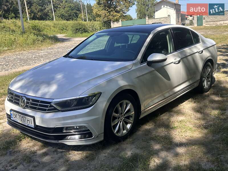 Седан Volkswagen Passat 2015 в Рівному