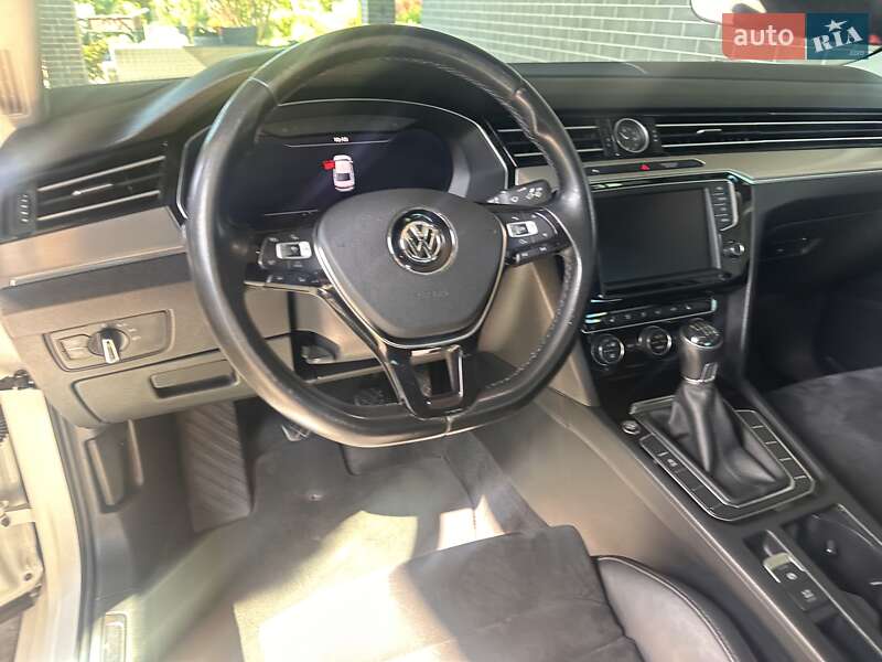 Седан Volkswagen Passat 2015 в Рівному