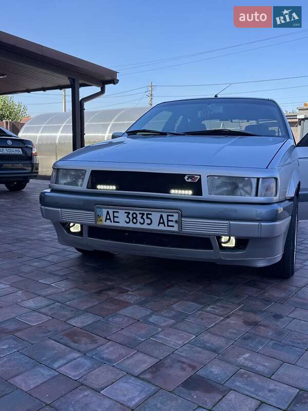 Седан Volkswagen Passat 1988 в Кривом Роге