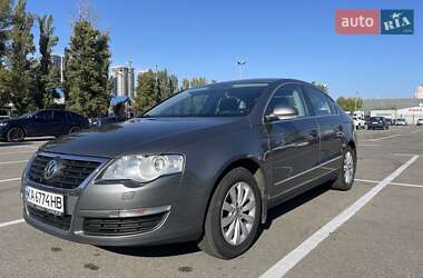 Седан Volkswagen Passat 2005 в Києві