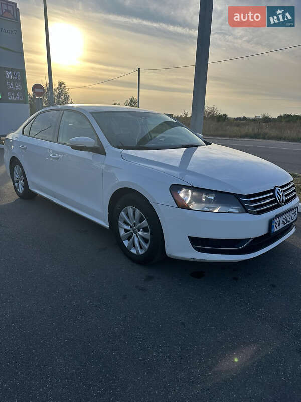 Седан Volkswagen Passat 2013 в Киеве