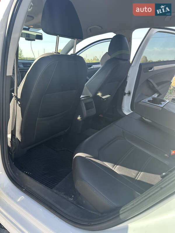 Седан Volkswagen Passat 2013 в Киеве