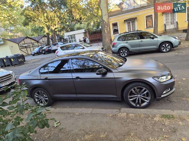 Седан Volkswagen Passat 2017 в Николаеве