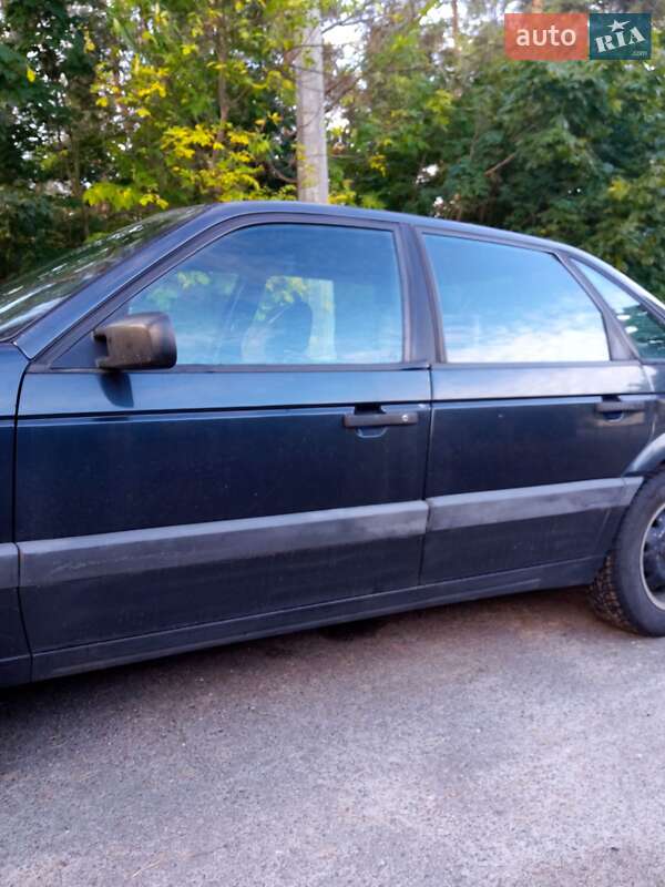 Седан Volkswagen Passat 1990 в Киеве