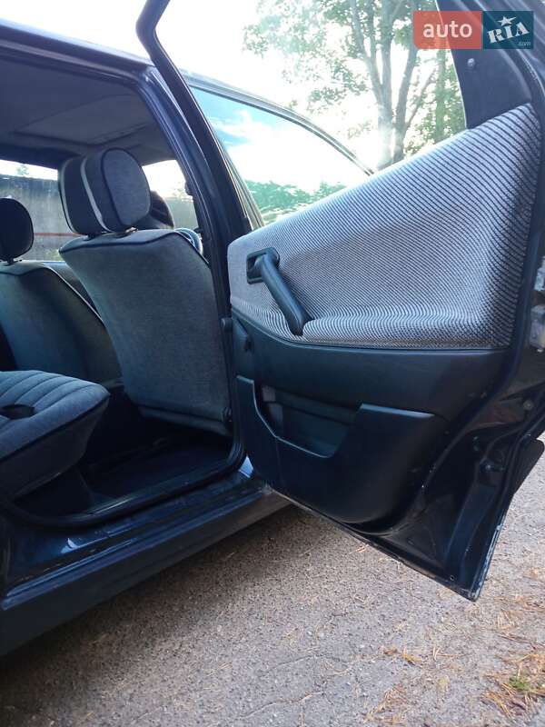 Седан Volkswagen Passat 1990 в Киеве