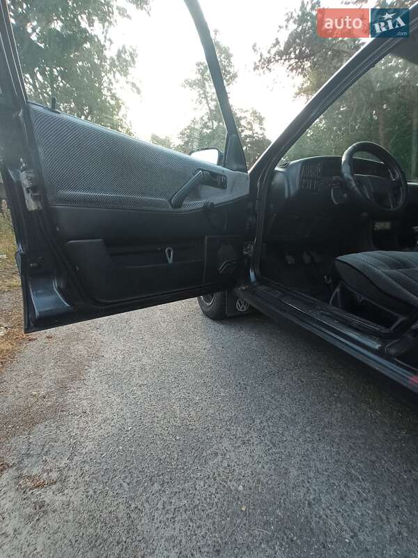 Седан Volkswagen Passat 1990 в Киеве