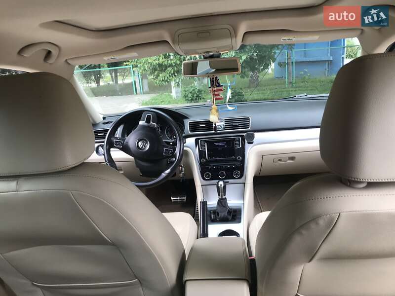 Седан Volkswagen Passat 2013 в Ромнах
