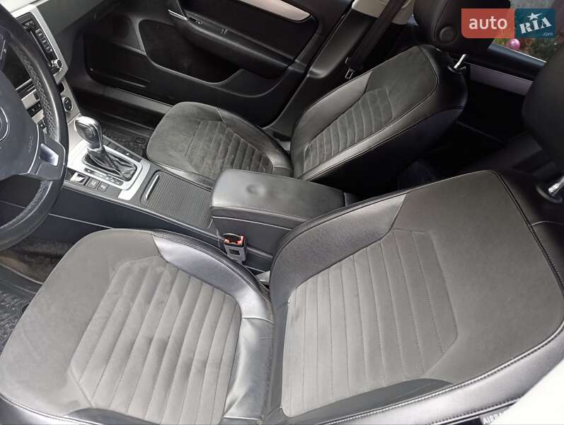 Седан Volkswagen Passat 2012 в Мироновке