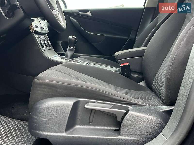 Універсал Volkswagen Passat 2009 в Львові