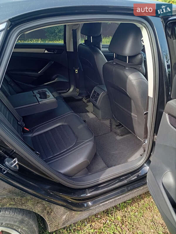 Седан Volkswagen Passat 2015 в Лохвице