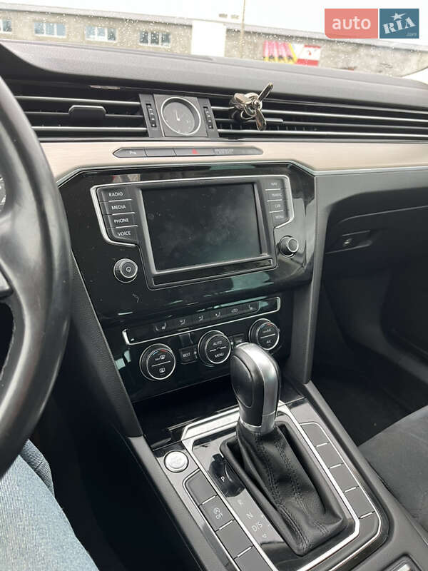 Универсал Volkswagen Passat 2017 в Хмельницком