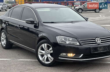 Седан Volkswagen Passat 2012 в Житомирі