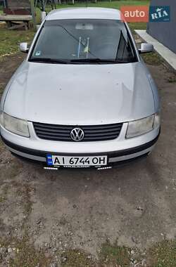 Седан Volkswagen Passat 2000 в Попельне