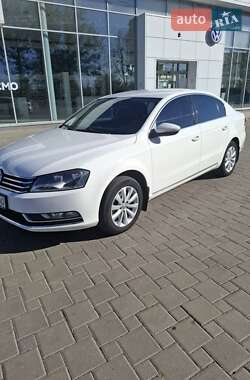 Седан Volkswagen Passat 2012 в Николаеве