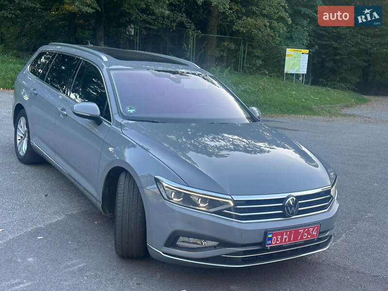 Универсал Volkswagen Passat 2022 в Бориславе