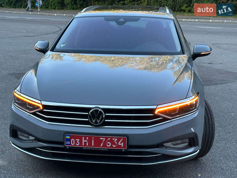 Универсал Volkswagen Passat 2022 в Бориславе