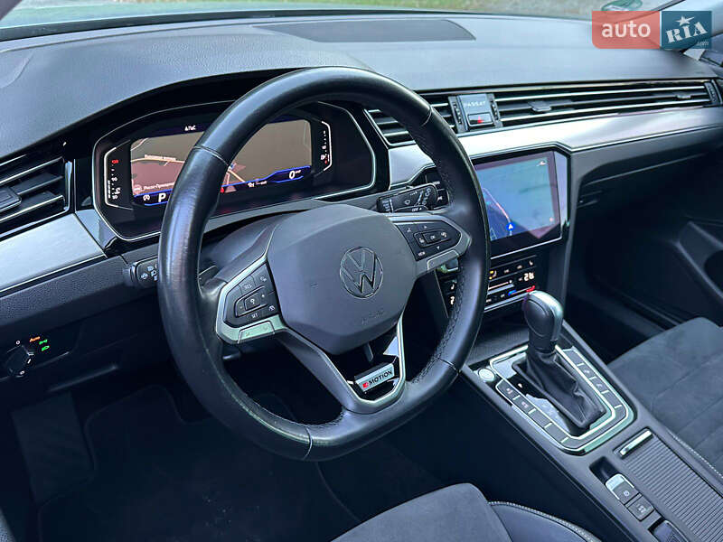 Универсал Volkswagen Passat 2022 в Бориславе