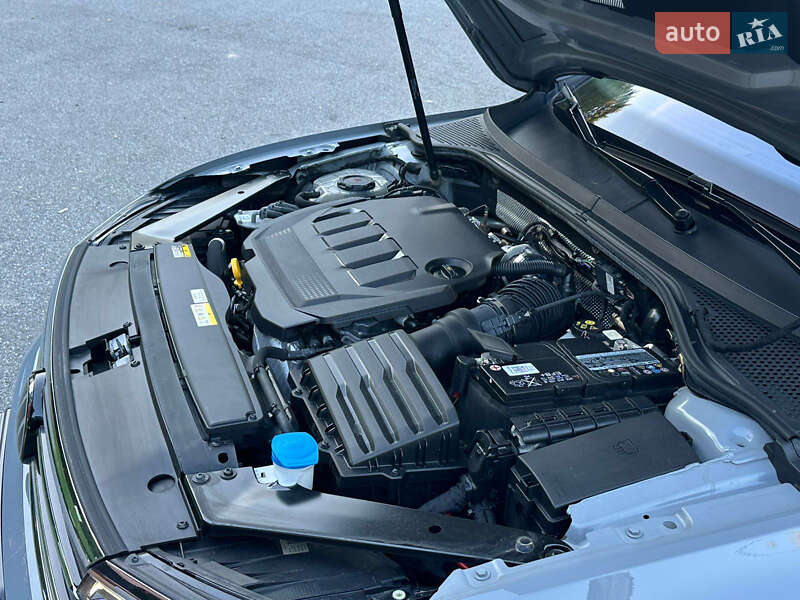 Универсал Volkswagen Passat 2022 в Бориславе