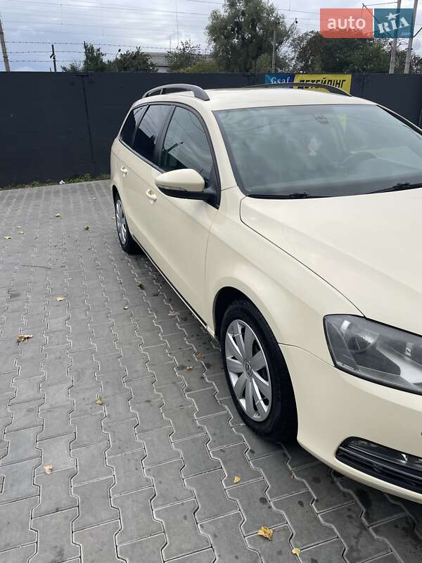 Универсал Volkswagen Passat 2012 в Киеве