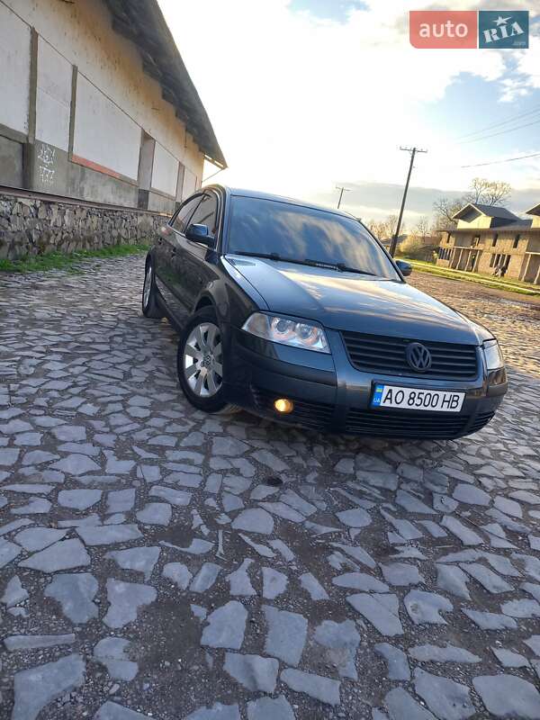 Седан Volkswagen Passat 2003 в Виноградове