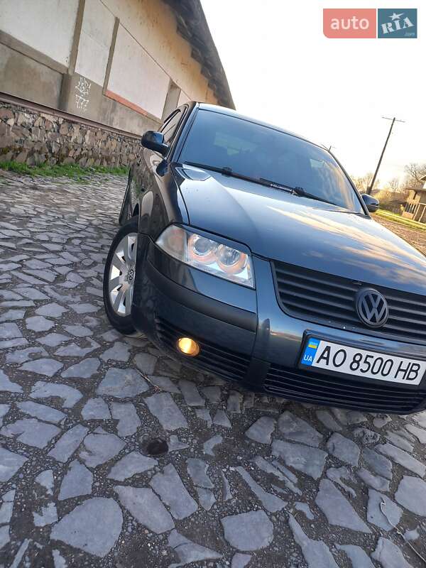 Седан Volkswagen Passat 2003 в Виноградове