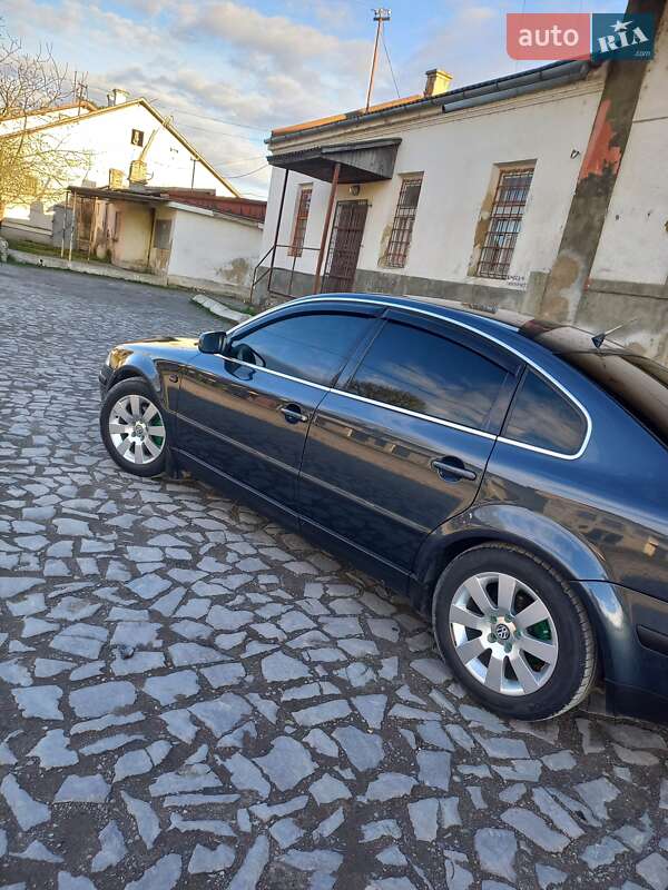 Седан Volkswagen Passat 2003 в Виноградове