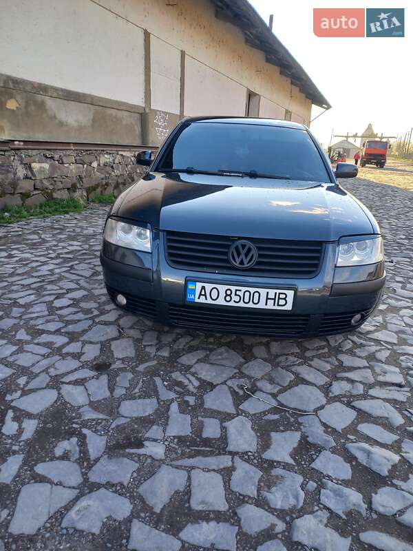 Седан Volkswagen Passat 2003 в Виноградове