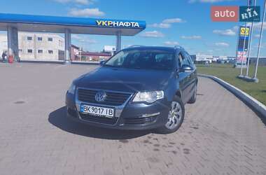 Універсал Volkswagen Passat 2006 в Сарнах