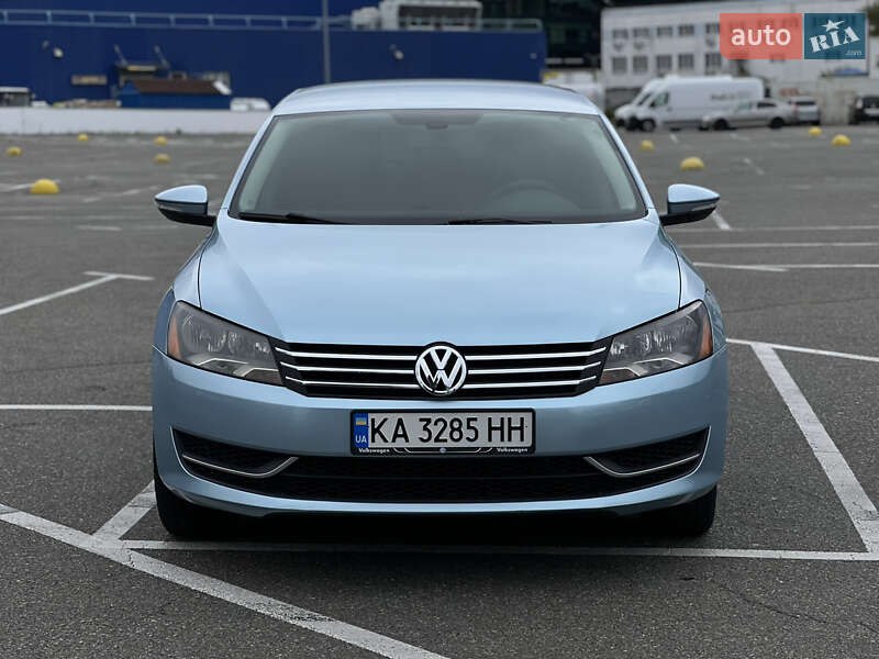 Седан Volkswagen Passat 2011 в Києві