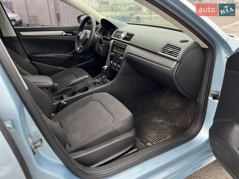 Седан Volkswagen Passat 2011 в Києві