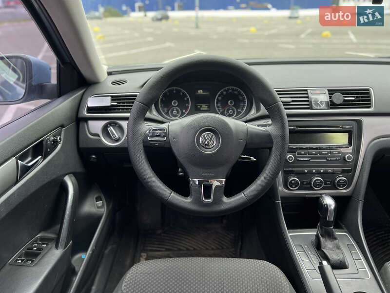 Седан Volkswagen Passat 2011 в Києві