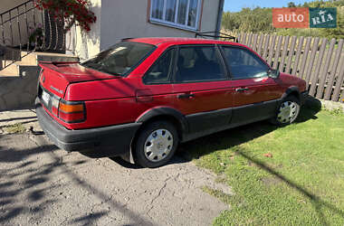 Седан Volkswagen Passat 1988 в Бібрці
