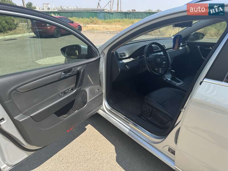 Універсал Volkswagen Passat 2012 в Херсоні