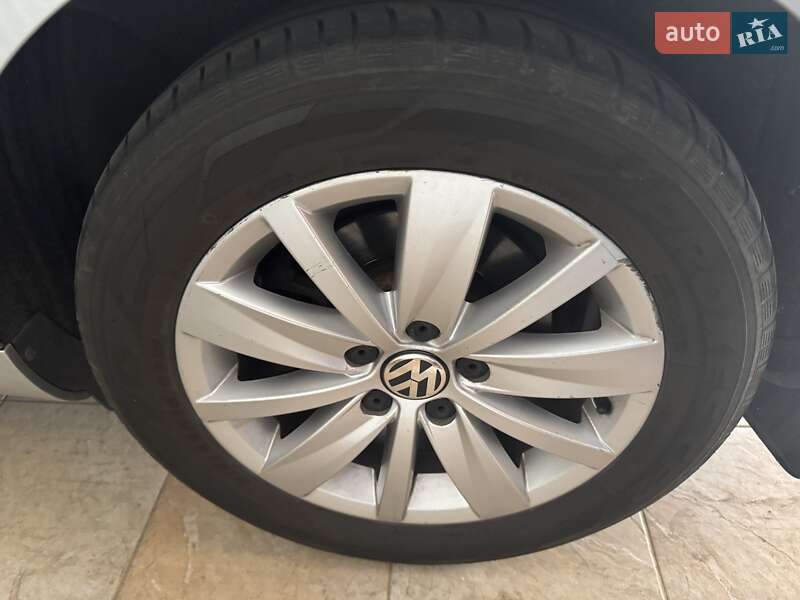 Універсал Volkswagen Passat 2012 в Херсоні
