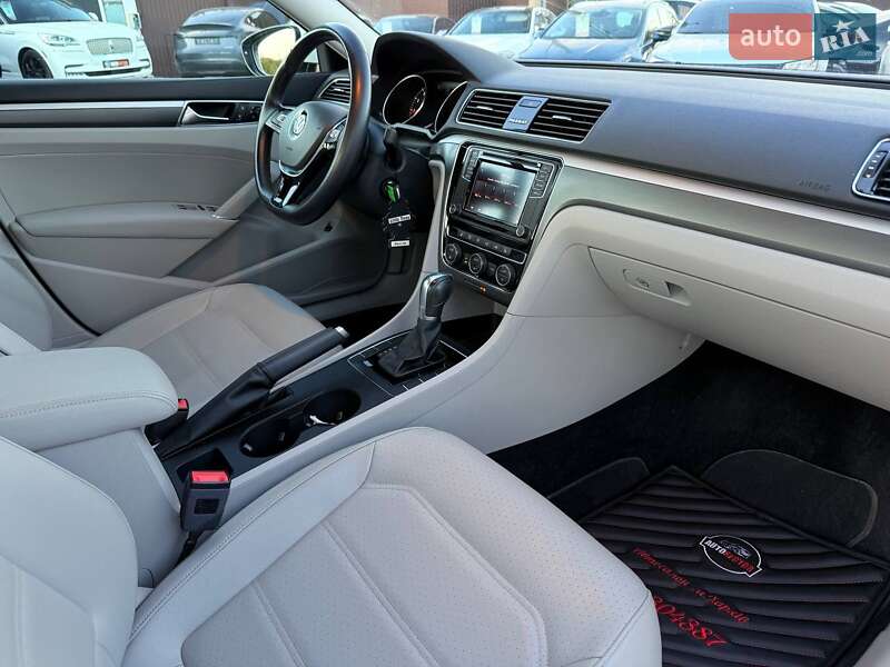 Седан Volkswagen Passat 2018 в Харькове