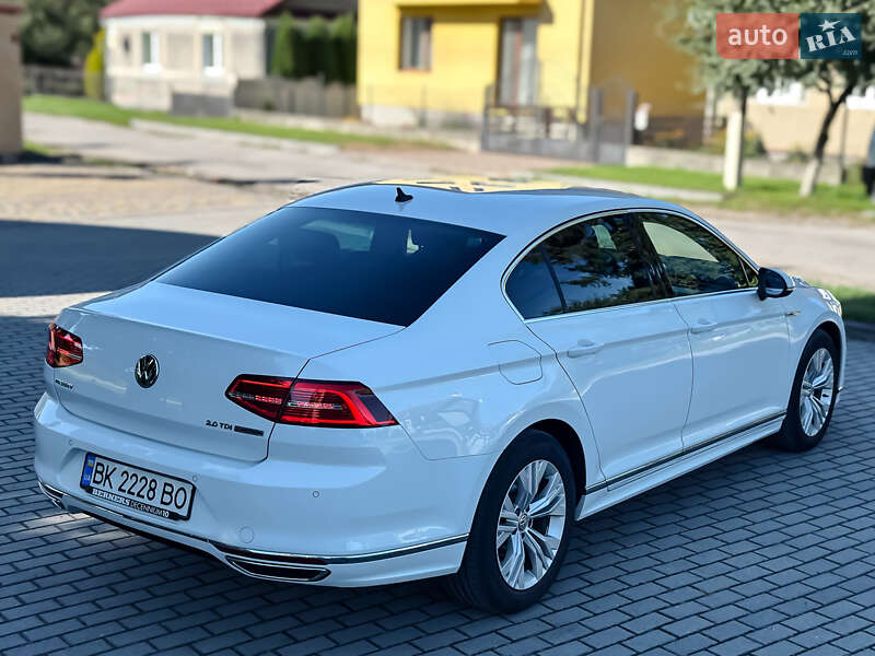 Седан Volkswagen Passat 2016 в Радивиліві
