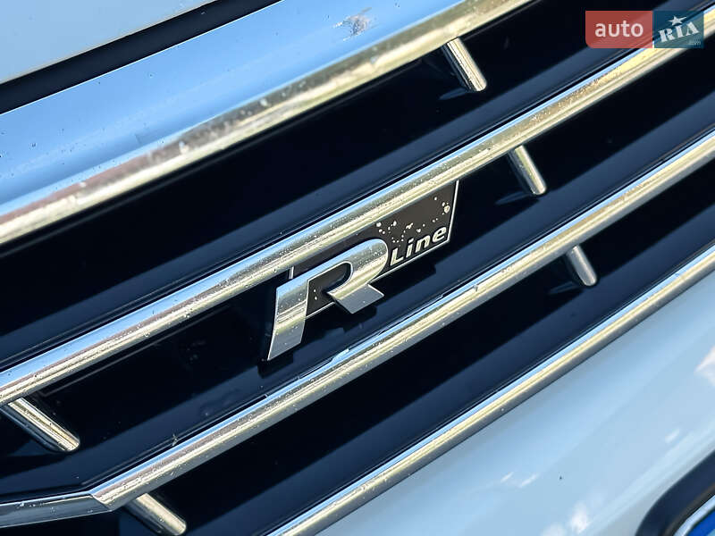 Седан Volkswagen Passat 2016 в Радивиліві