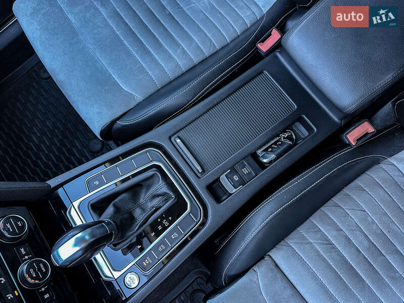 Седан Volkswagen Passat 2016 в Радивиліві