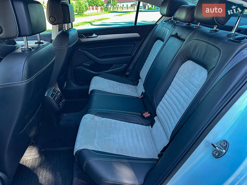 Седан Volkswagen Passat 2016 в Радивиліві