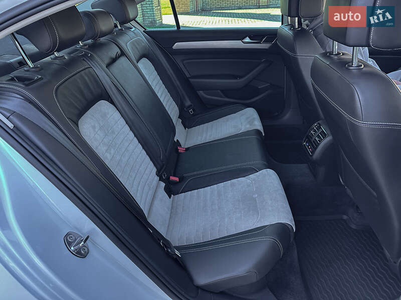 Седан Volkswagen Passat 2016 в Радивиліві