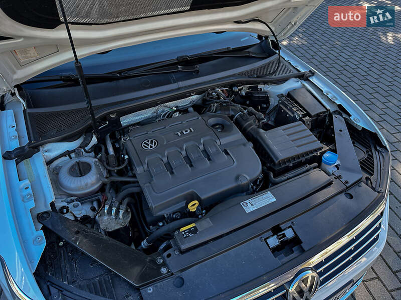 Седан Volkswagen Passat 2016 в Радивиліві