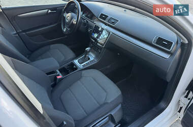 Универсал Volkswagen Passat 2011 в 