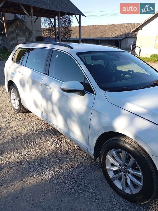 Универсал Volkswagen Passat 2015 в Зборове