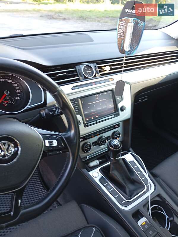 Универсал Volkswagen Passat 2015 в Зборове