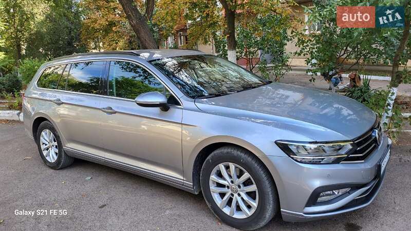 Универсал Volkswagen Passat 2020 в Киеве