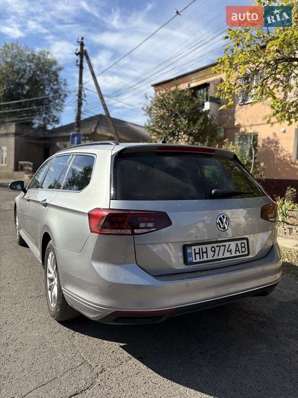 Универсал Volkswagen Passat 2020 в Киеве