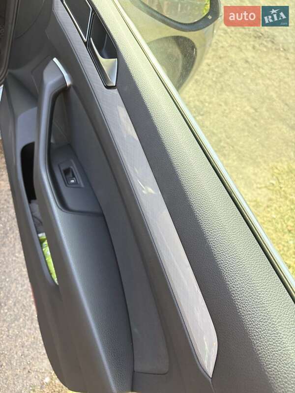 Универсал Volkswagen Passat 2020 в Киеве