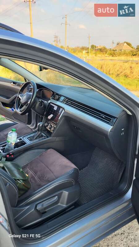 Универсал Volkswagen Passat 2020 в Киеве