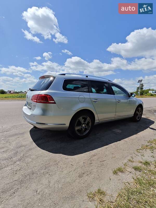 Универсал Volkswagen Passat 2011 в Ровно