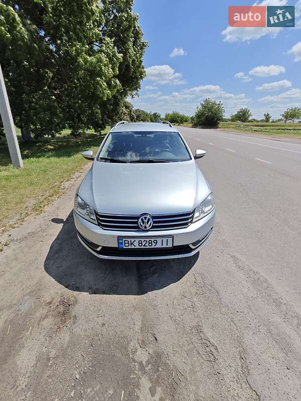 Универсал Volkswagen Passat 2011 в Ровно